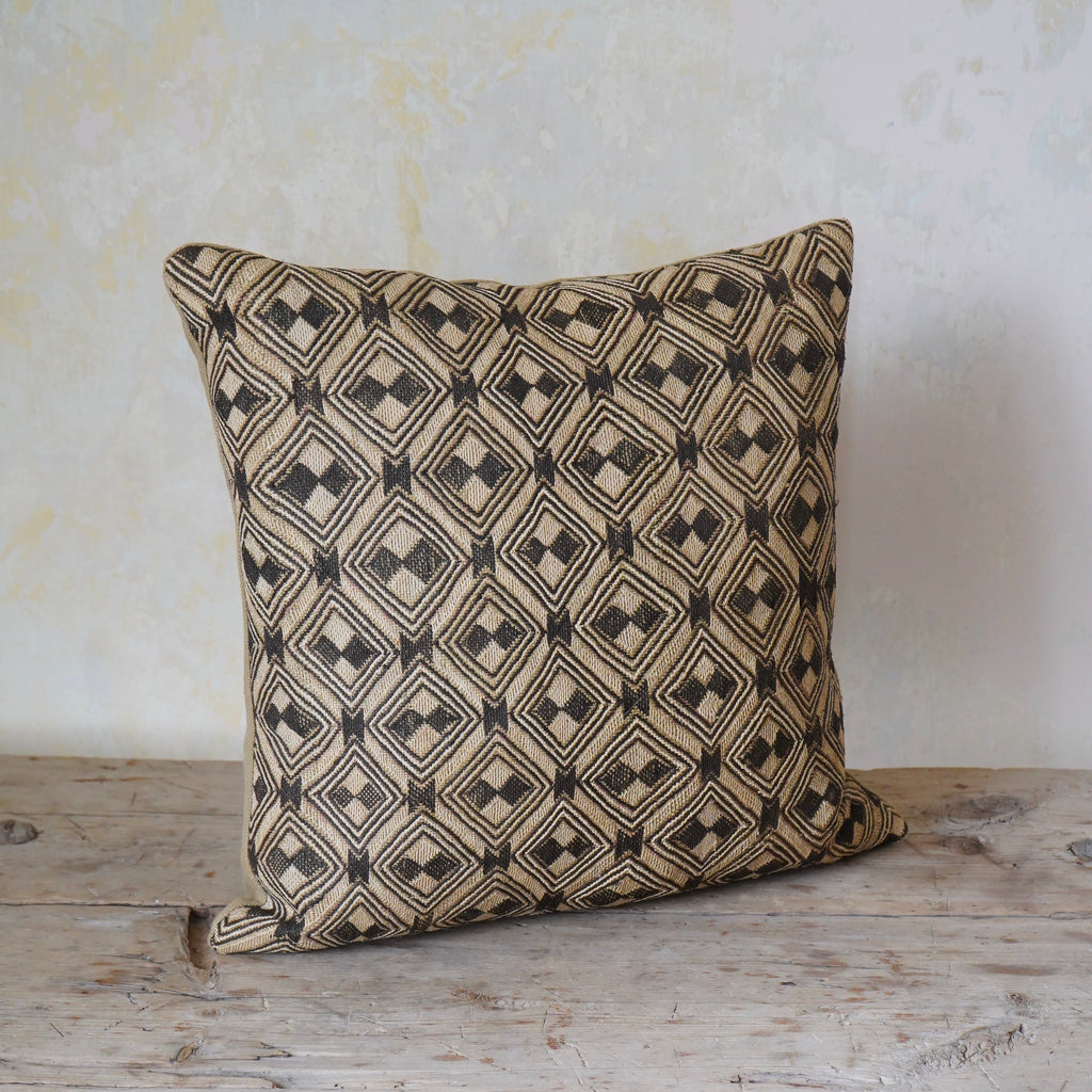 Kuba Cushion