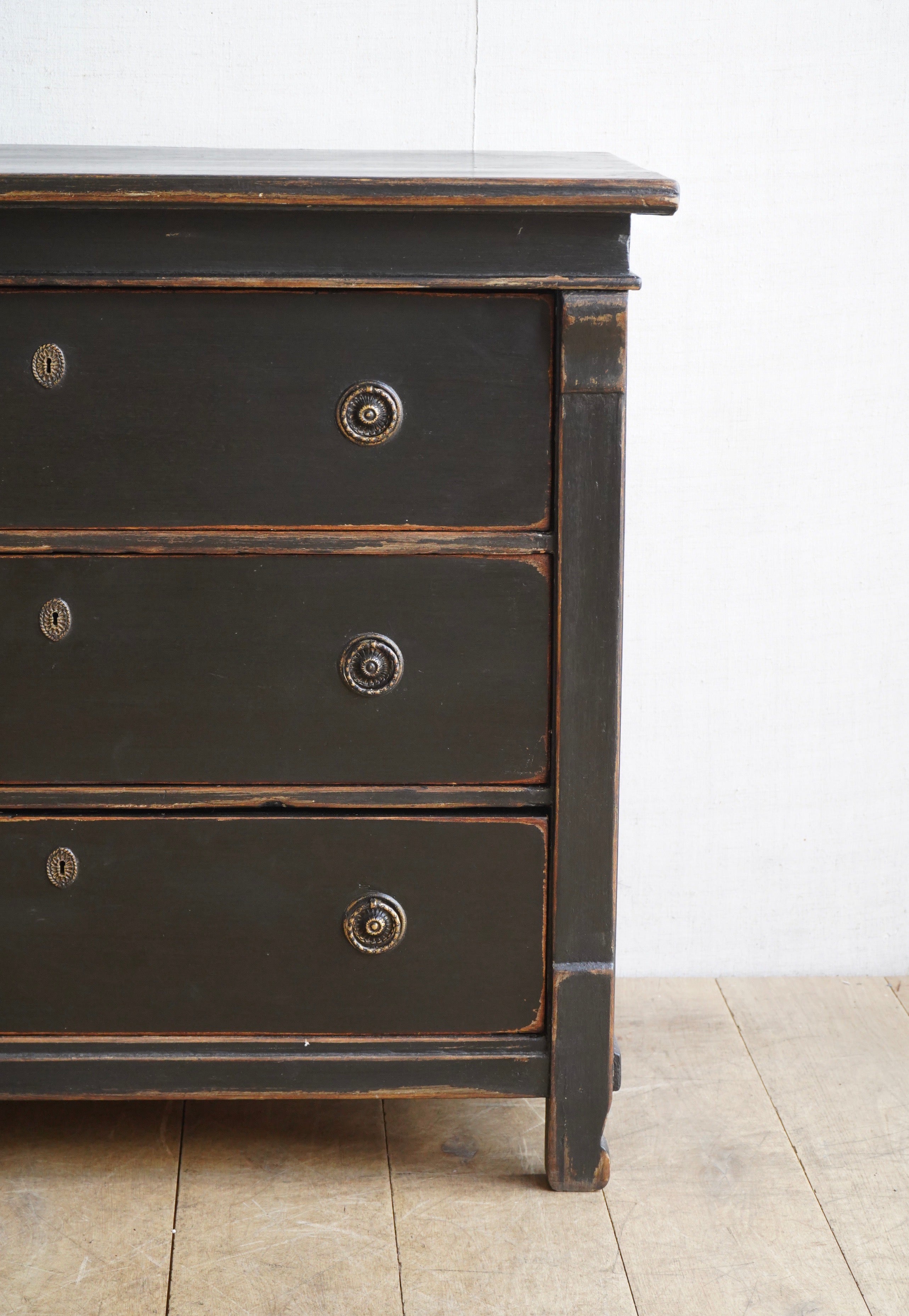 European Black Commode