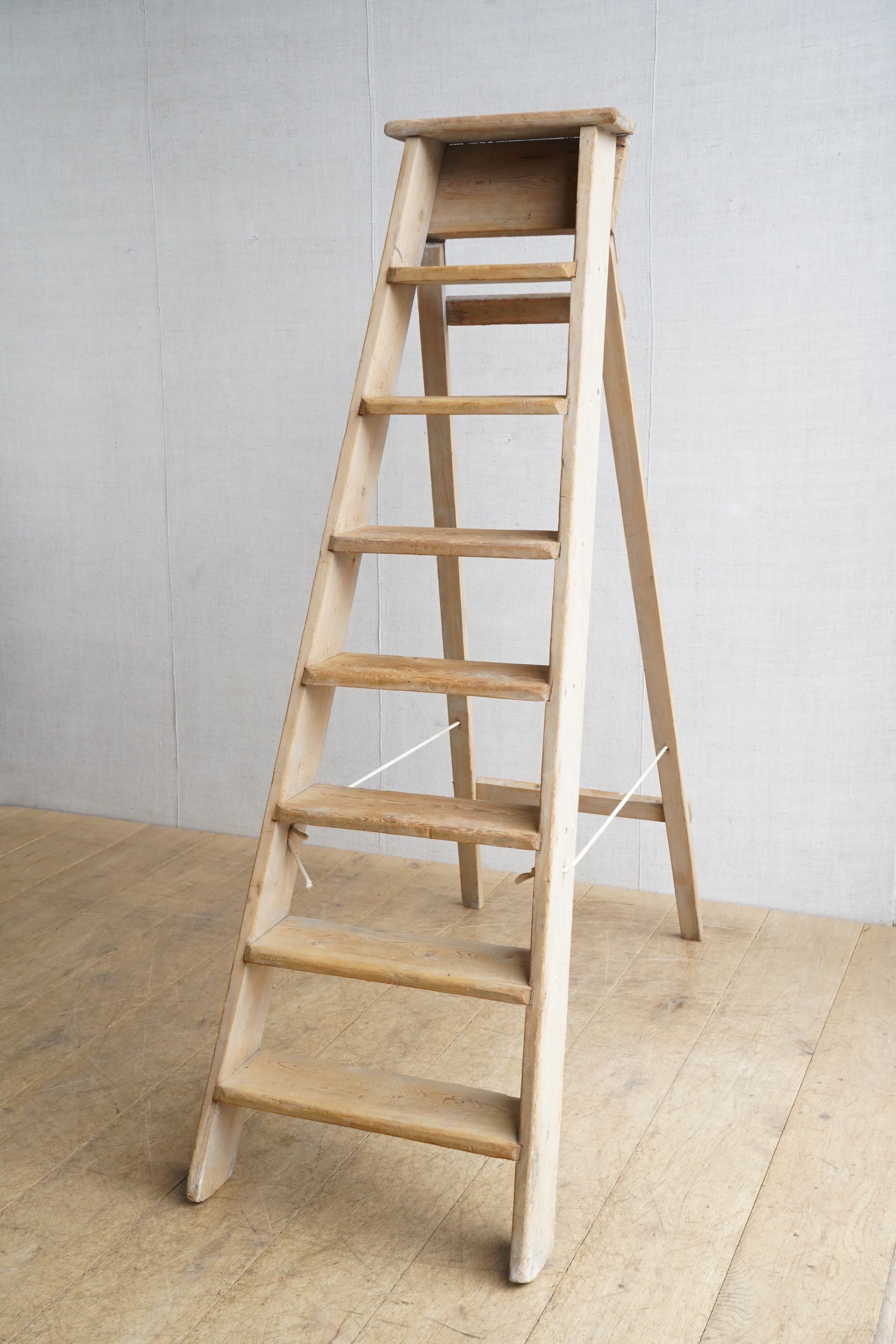 Pitch Pine Ladder
