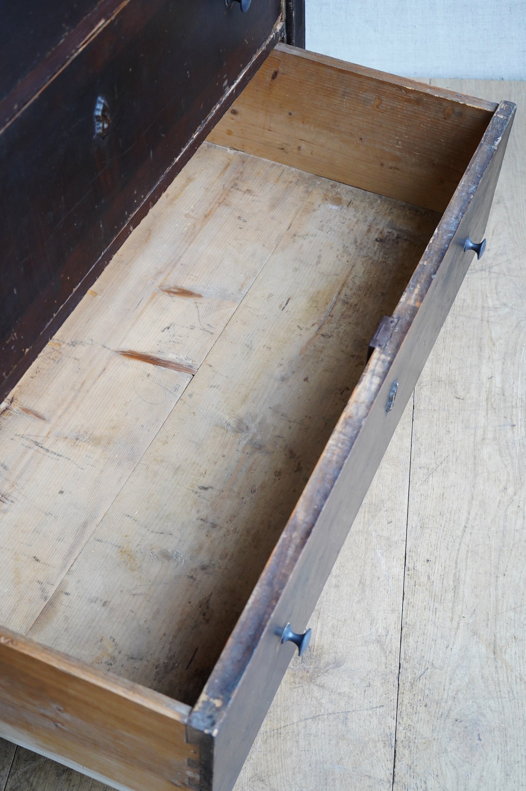 European Black Commode
